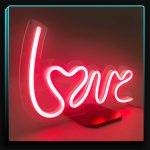 استند نئونی قرمز طرح لاو