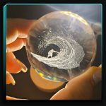 گوی کریستالی موج سوار